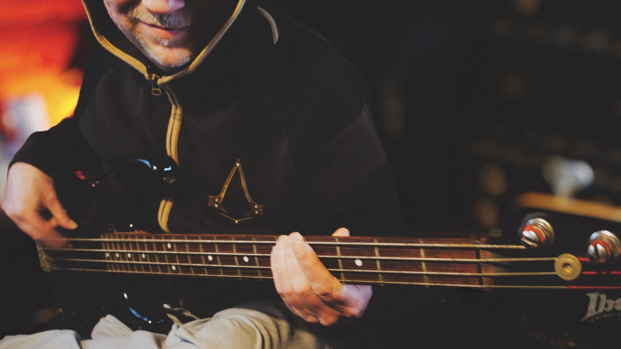 Enregistrement de la basse durant la production de The Journey